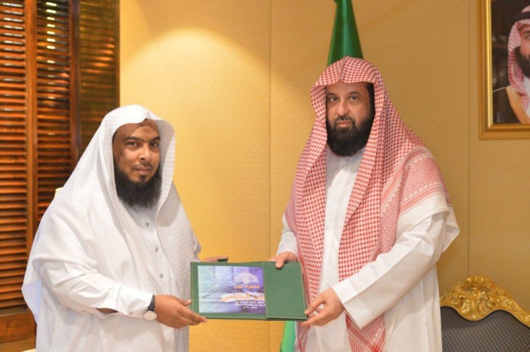 معالي الرئيس العام لهيئة الأمر بالمعروف يتسلم تقرير حملة “الصلاة نور” لفرع منطقة تبوك