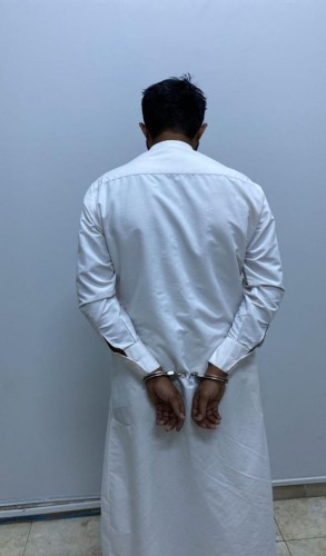 شرطة تبوك : تقبض على شخص  اعتدى بالضرب على فتاة في أحد المرافق العامة