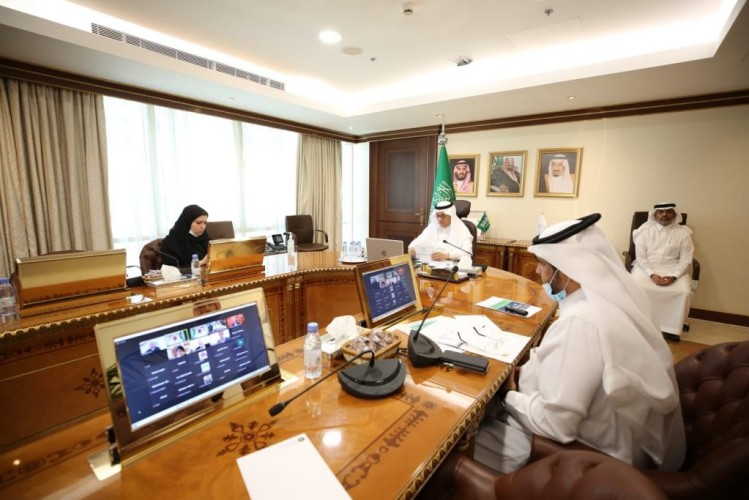 “البيئة “: تناقش تطوير المزارع العمودية الخضراء الذكية