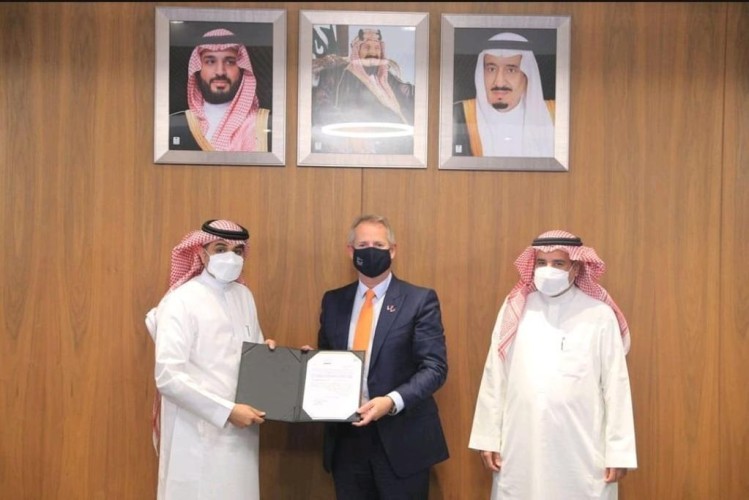 بحضور نائب وزير “البلدية والإسكان”.. تسليم “روشن” رخصة البيع على الخارطة لأول مشاريعها بالرياض