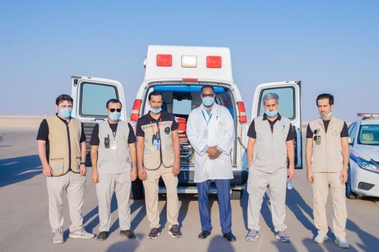 صحة حفر الباطن تشارك بالتعاون مع مطار حفر الباطن بالقيصومة في فعالية نادي الطيران السعودي بالفرق والسيارات الإسعافية