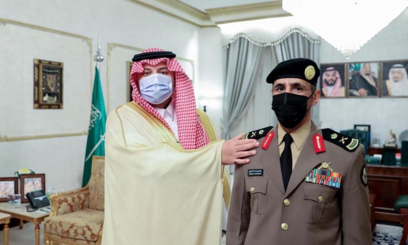 أمير الشمالية يقلد وكيل الإمارة للشؤون الأمنية المكلّف رتبة لواء