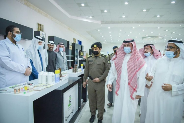 العماني يفتتح فعاليات مهرجان “بازار رفحاء الأول”