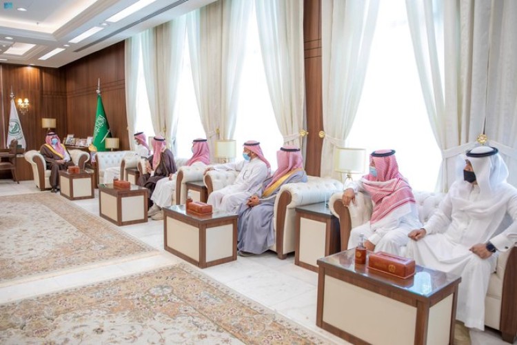 أمير حائل يستقبل مساعد مدير فرع وزارة الموارد البشرية بالمنطقة