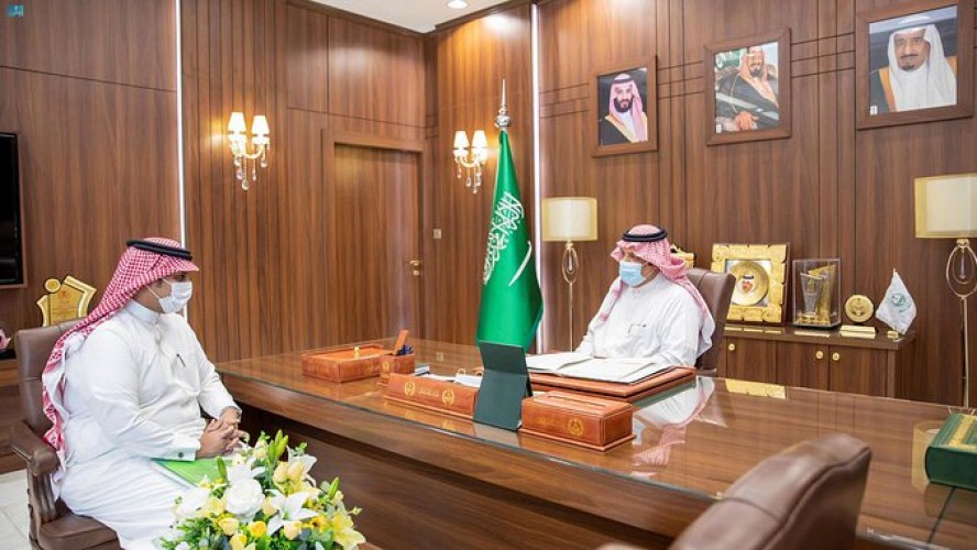 أمير حائل يستعرض مع “الزايدي” سير المشاريع البلدية في المنطقة