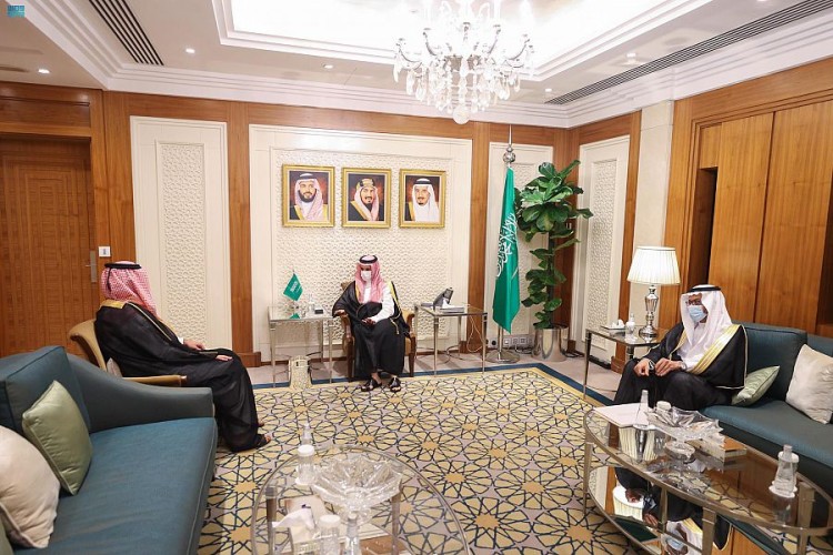 خادم الحرمين يتلقى رسالة من أمير دولة قطر