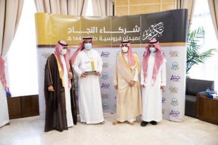 نائب أمير حائل يكرم أعضاء ميدان الفروسية بالمنطقة وشركاء النجاح