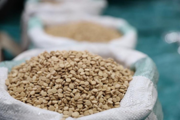 مكافحة المخدرات: إحباط مخطط تهريب أكثر من مليون ونصف قرص إمفيتامين داخل حاوية بهارات وبقوليات