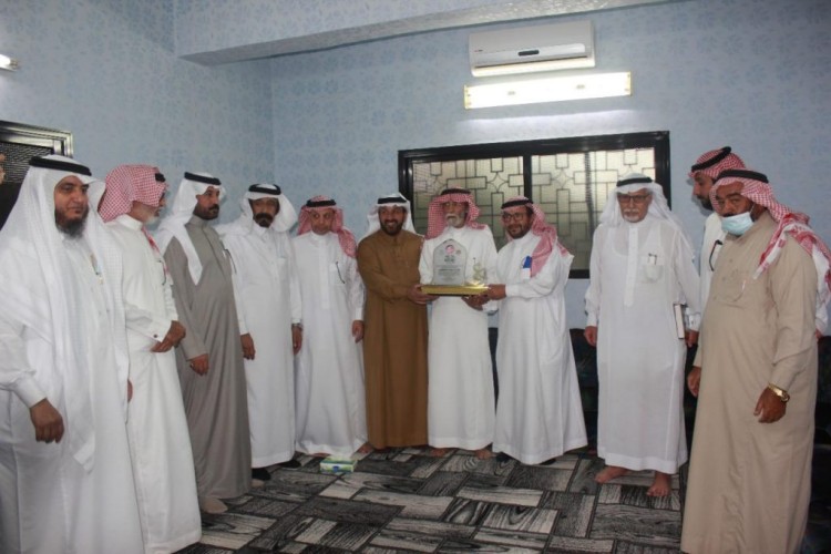 ضمن برنامج ” رموز في الذاكرة ” .. النادي الأدبي وإكرام في ضيافة المؤرخ بن سدران