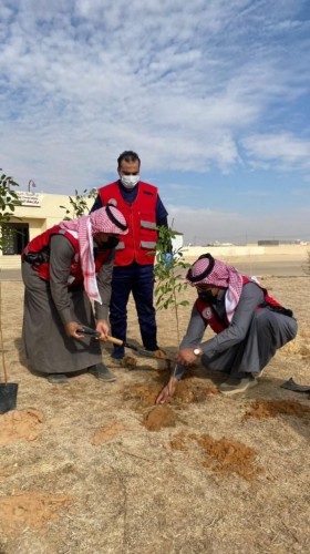 الهلال الأحمر بالجوف يشارك في مبادرة “السعودية الخضراء”