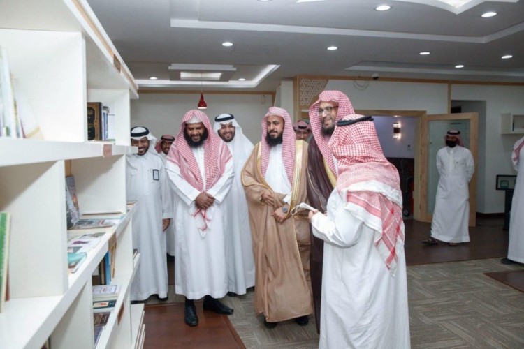 مدير عام هيئة الأمر بالمعروف بالرياض يزور مركز الحرب الفكرية