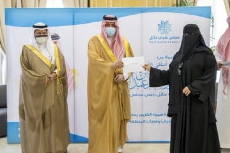 أمير حائل يدشن مبادرة معالجة تعثر بعض المقترضين في قطاع المقاهي