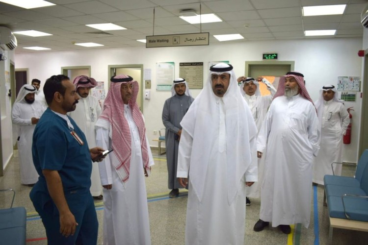 محافظ بـيـش يتفقد مركز الخلاوية والنجوع والقرى التابعة له