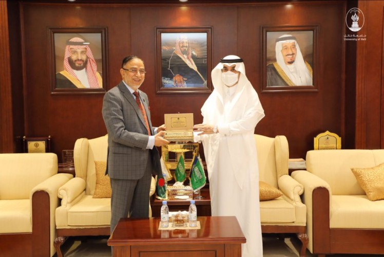 رئيس جامعة حائل يستقبل سفير جمهورية بنغلاديش