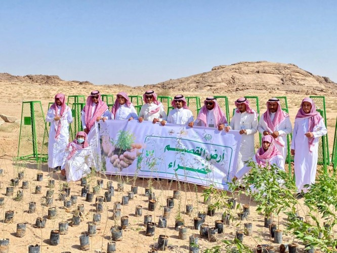 محافظ ضرية يطلق حملة “أرض القصيم خضراء”