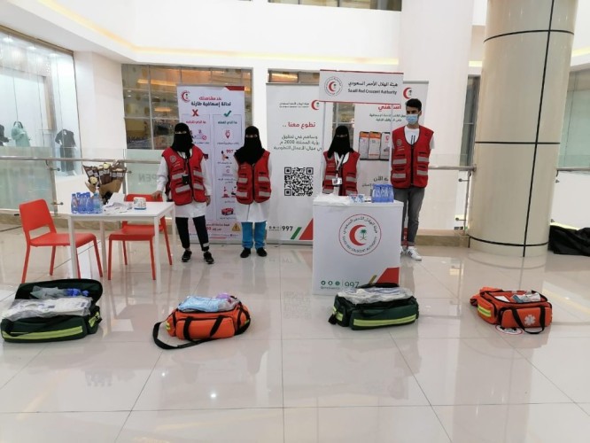 بتغطية من هيئة الصحفيين .. متطوعو الهلال الأحمر بنجران ينظم فعالية داء السكري