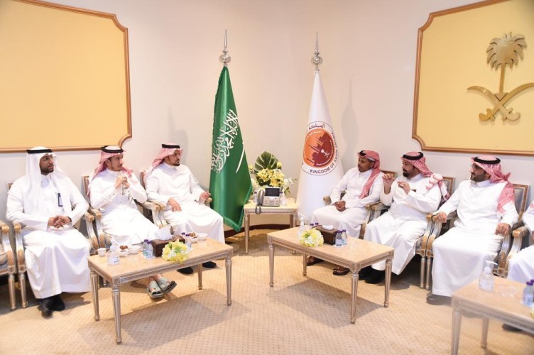 وفد من هيئة الاتصالات يزور مركز زوار الهيئة الملكية بالجبيل