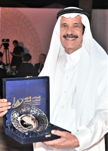 في احتفالية نظمت في قلعة صلاح الدين الأيوبي .. رئيس المجلس الأعلى لتنظيم الإعلام في مصر يسلم جائزة “الرواد” لـ”رئيس هيئة الصحفيين السعوديين”