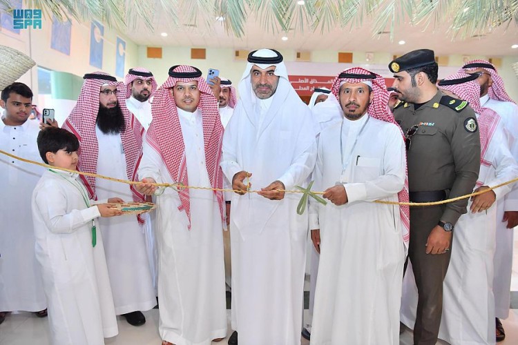وكيل إمارة منطقة حائل المساعد يفتتحُ مهرجانَ الروضة للتمور 2022