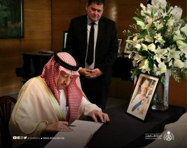 نيابة عن سمو وزير الخارجية.. نائب وزير الخارجية يقدم واجب العزاء في وفاة الملكة اليزابيث الثانية