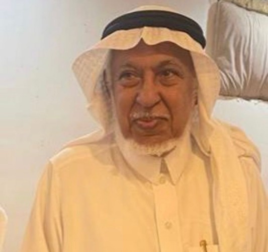 ‘الأحمر’ رئيس جمعية المتقاعدين يهنئ القيادة بمناسبة الذكرى الثامنة لبيعة خادم الحرمين الشريفين .