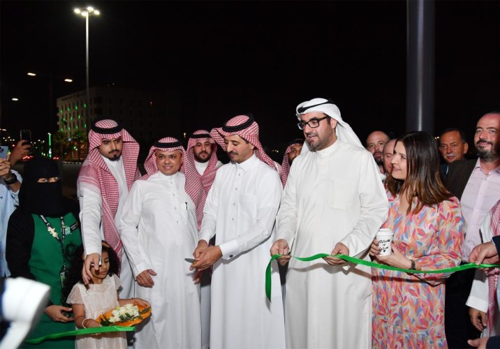 وكيل إمارة جازان للتنمية الدكتور ” البناوي” يفتتح اول فرع للعلامة التجارية العالمية ستاربكس في جيزان