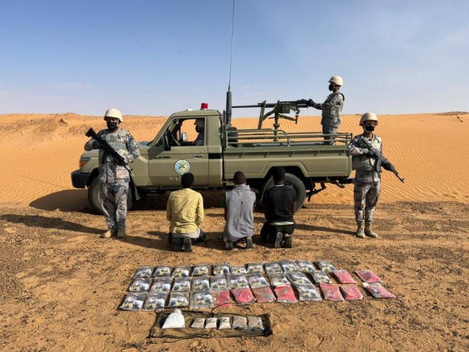 حرس الحدود بمنطقة نجران يحبط تهريب (36) كيلوجرامًا من مادة الحشيش المخدِّر و(5548) قرص إمفيتامين مخدر