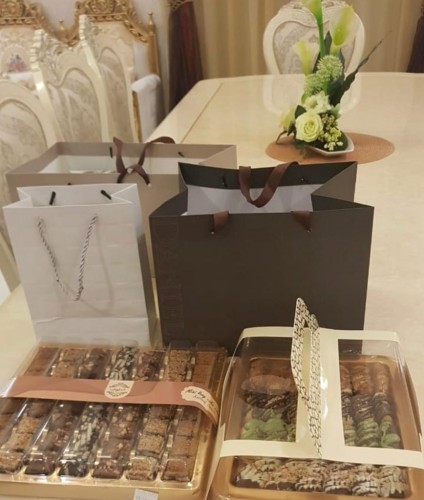 المديرة التنفيذية لجمعية الملك فهد الخيرية النسائية بجازان تزور الأستاذة منى بنت أبكر رزيق للاطمئنان على صحتها