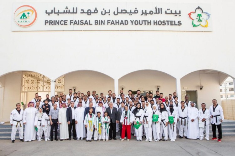 رئيس الاتحاد العالمي يتوج حكام التايكوندو