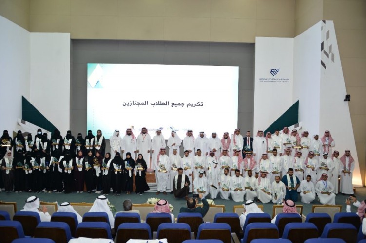 110 طالب وطالبة بجامعة الامام عبد الرحمن بن فيصل يختتمون ” بوصلة الطاقات” بـ 15 مشروعاً ريادياً
