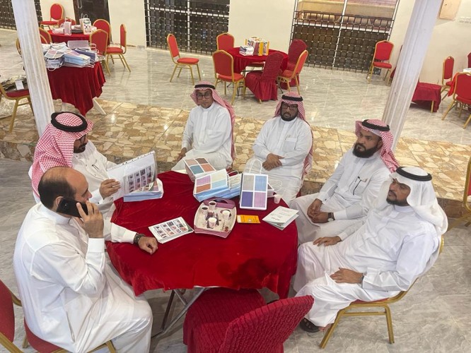 المشرف التربوي المتقاعد ‘الدكتور إبراهيم كداف’ يكرم جيل الرواد بمشالح وهدايا تذكارية