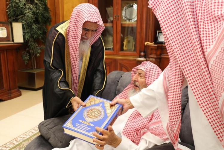 المفتي العام ونائبه يتسلّما التقرير الختامي لمبادرة يستفتونك