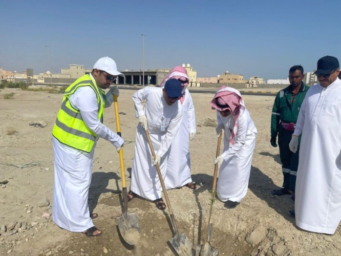 ‏ بلدية الخفجي بالتعاون مع مدينة الملك عبد العزيز يطلقان حملة (نزرع لنُجمل) ضمن مبادرة “شرقية خضراء”