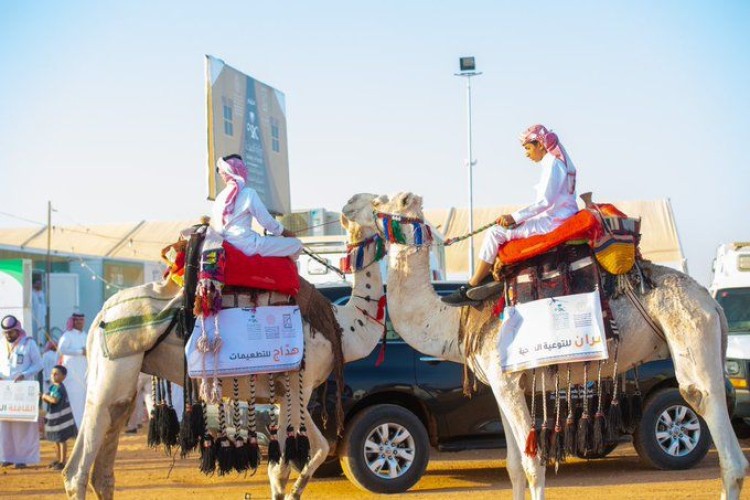 مدير صحة حائل يطلق القافلة الصحية من مخيم صحة حائل على الركايب