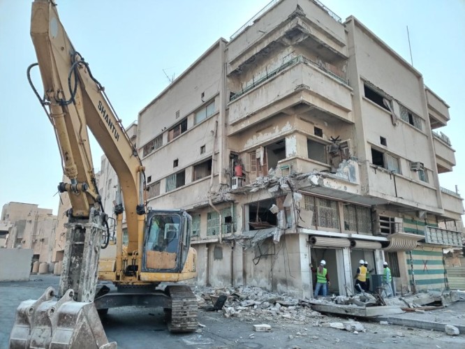 بلدية القطيف: بدء المرحلة الأولى لإزالة العقارات لتطوير مشروع طريق الملك عبد العزيز