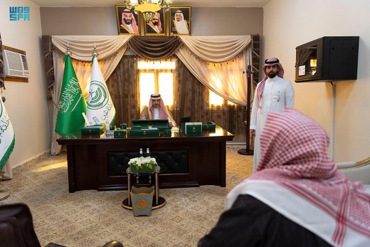 سمو أمير الجوف يتفقد مركز خوعاء ويلتقي أهالي المركز