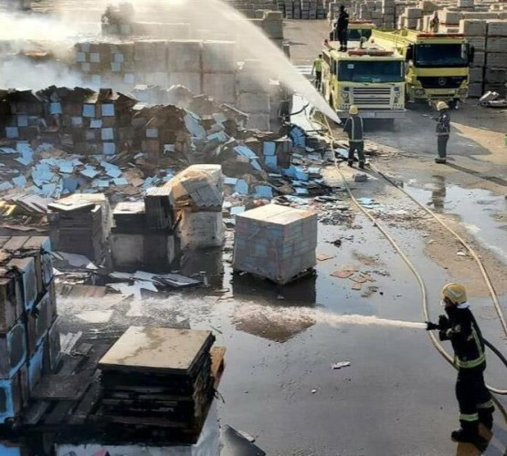 مدني الدمام يخمد حريقاً اندلع بمستودع سيراميك ولا إصابات