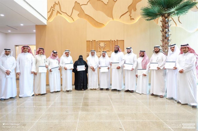 هيئة التراث تكرم عدد من المواطنين نظير جهودهم من خلال تقديم بلاغات ساعدت في اكتشاف مواقع أثرية