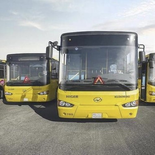 “رافد” توضح ملابسات فيديو متداول لجلوس طالب على نافذة حافلة خلال رحلة مدرسية