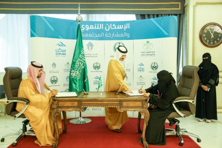 سمو أمير الشرقية يسلم عدد من الوحدات السكنية لمستفيدي الإسكان التنموي