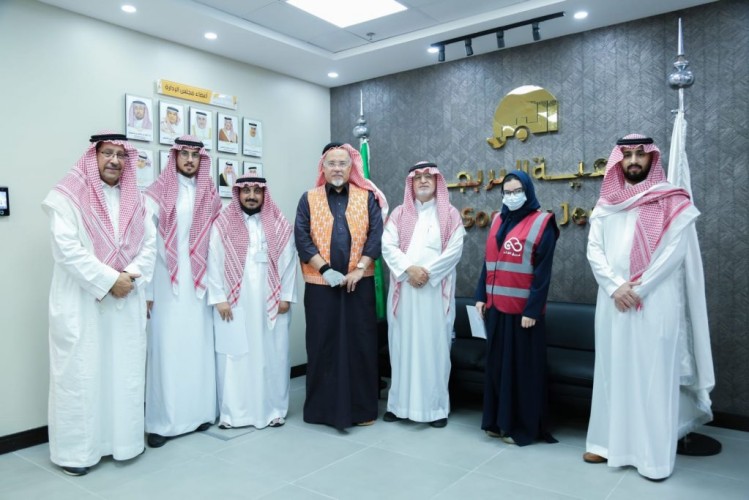 (بر جدة) تكرم فريق هتان التطوعي لجهوده في العمل الاجتماعي
