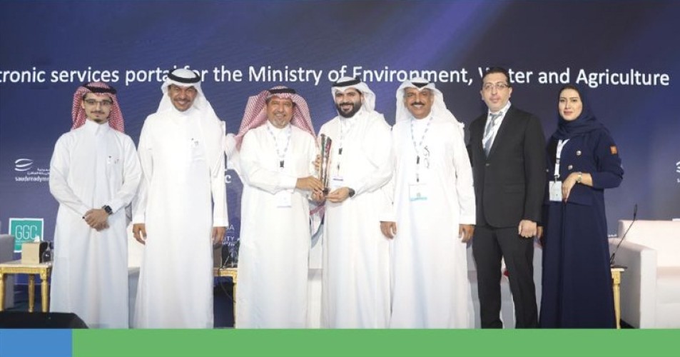 “البيئة” تحصل على جائزة أفضل مشروع تقني بالمملكة لعام 2022 عن منصة “نما” الإلكترونية