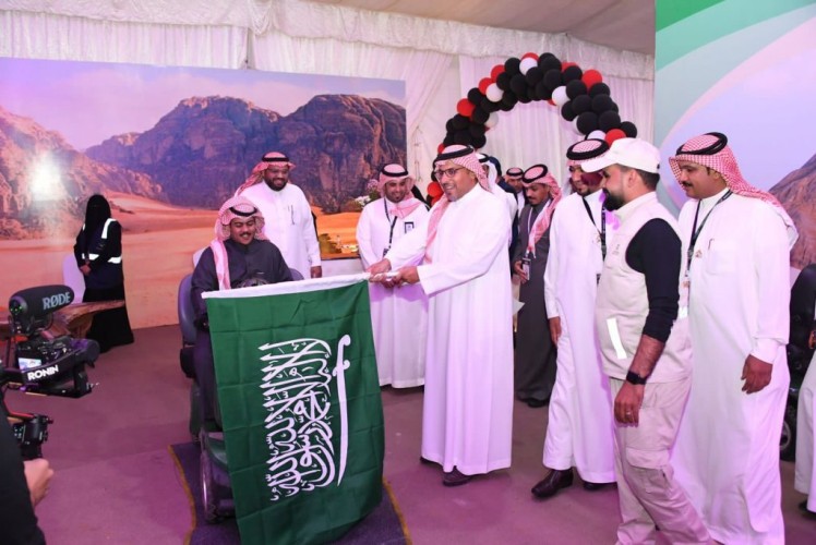 رئيس الاتحاد السعودي للسيارات والدراجات النارية يطلق شارة “رالي تعزيز الصحة”