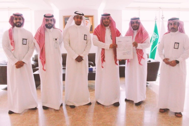 الشهراني يكرّم منسوبي مختبر وبنك الدم الإقليمي لحصولهم على شهادة الممارسة الجيدة