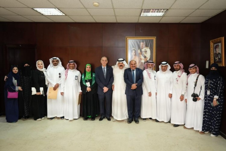 سفير الأردن في المملكة يكرم جمعية “إعلاميون” في مقر السفارة