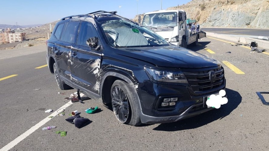 الهلال الأحمر بالباحة: وقوع حادث تصادم مروع أمام الفحص الدوري على طريق “الباحة – الطائف” .. والكشف عن عدد المصابين