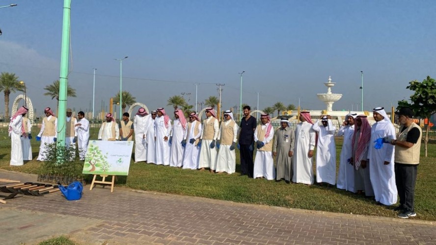 بلدية المسارحة وتزامنا مع السعودية الخضراء تزرع اكثر من ١٠٠ شتله