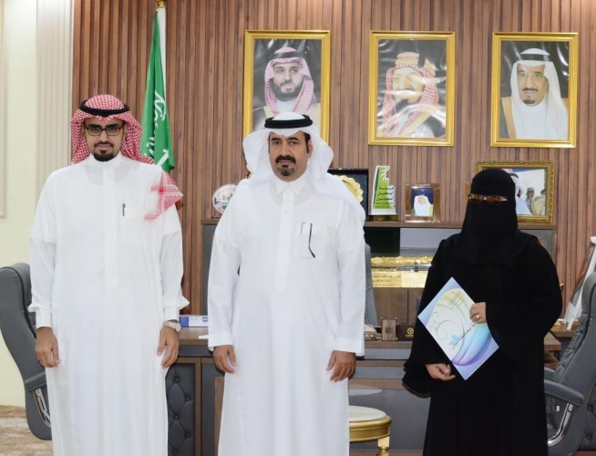 محافظ بيش يرعى توقيع اتفاقية درة الأنامل بين بلدية بيش وجمعية الأنامل المبدعة