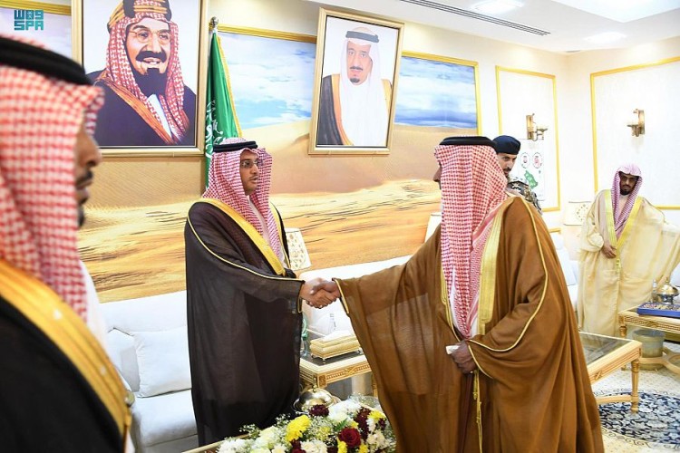 سمو محافظ الأحساء يتفقّد مركز السالمية