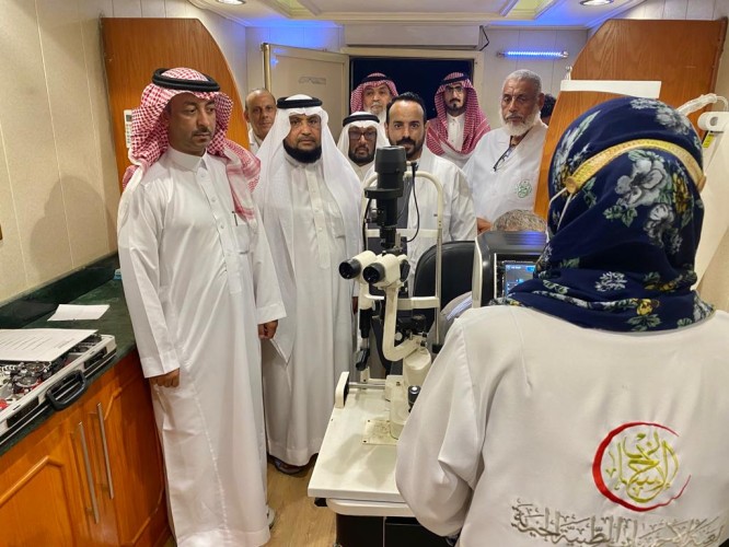 رئيس الخلاوية يزور العيادات المتنقلة بجمعية الإحسان الطبية في أبو الحشاف